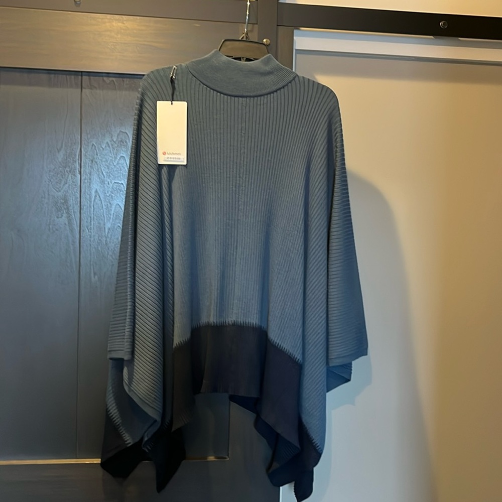 NWT lululemon On the Go Poncho One Size